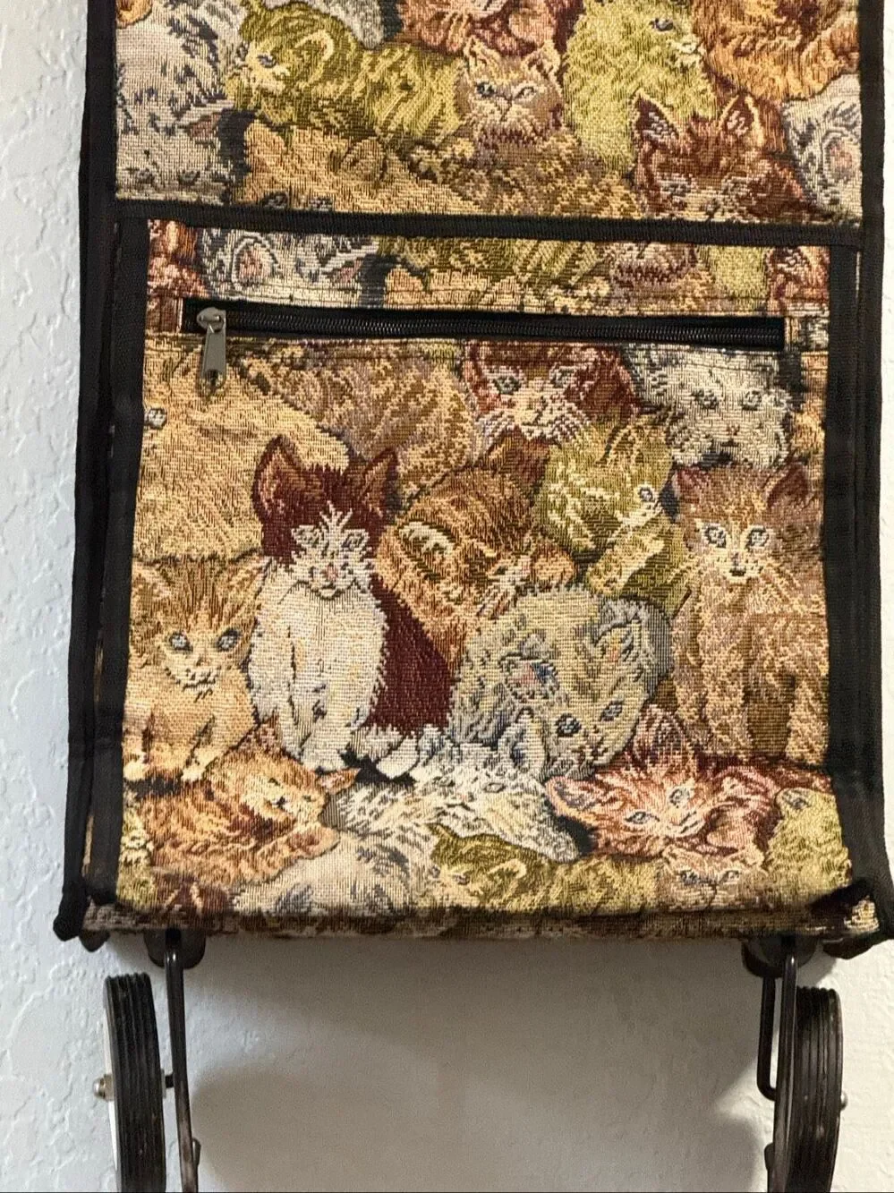 Vintage Cat Tapestry ALFA Portable Travelgear Fold Up Bag W/Rollers luggage